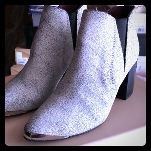 REPORT Signature steel tipped booties